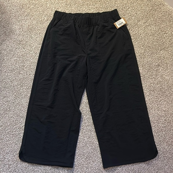 Hard to Find! New Title Nine Slaycation Cropped Textured Pant, Black, Medium - Picture 3 of 12
